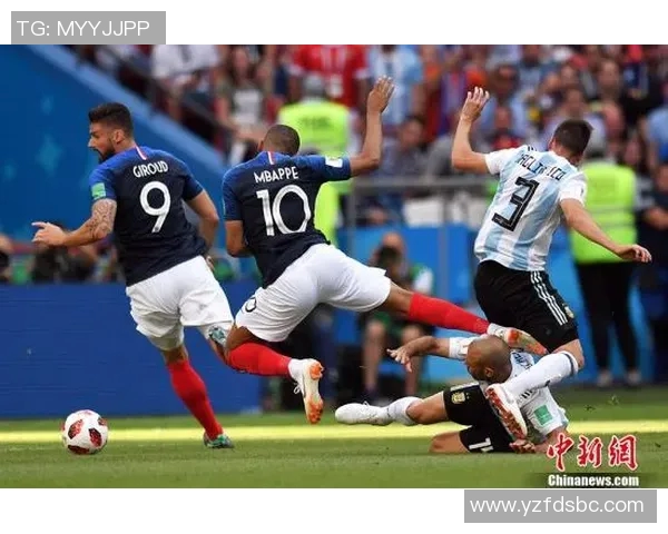 骨头与科米尔的对决谁能称霸赛场的巅峰之战